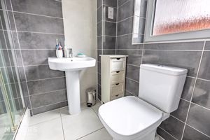 Ensuite- click for photo gallery